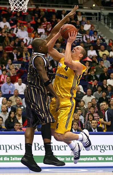 手在面对他 手在面对他