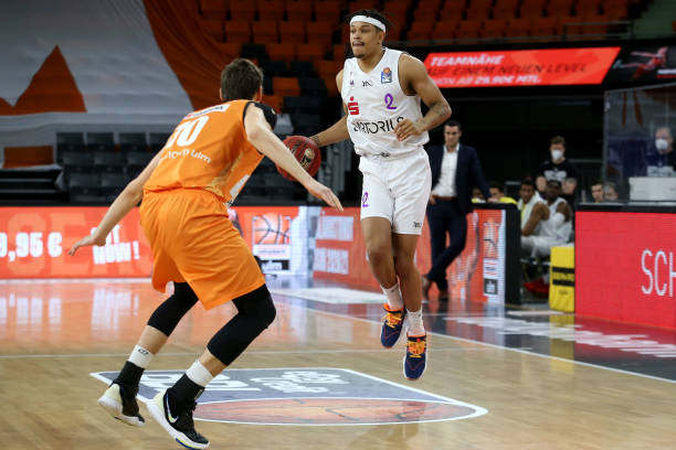 对位中占据 对位中占据